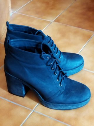 Botines plataforma Bershka de segunda mano por 10 EUR en Barcelona en  WALLAPOP