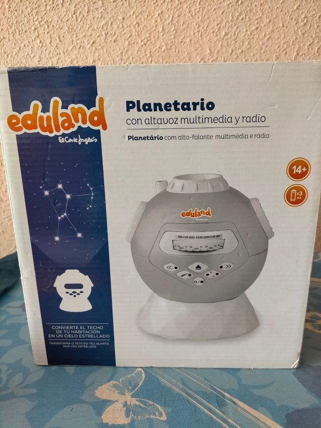 Planetario con radio y conexión con móviles