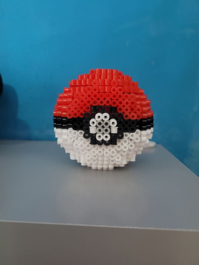 Lámpara Pokeball  de la serie pokemon 3D Hama