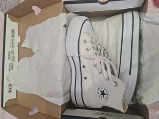 Zapatillas Converse blancas, talla 36 de segunda mano por 40 EUR en  Cornellà de Llobregat en WALLAPOP