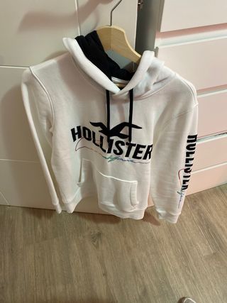 Sudadera hollister blanca de segunda mano por 25 EUR en San Sebastián de  Los Reyes en WALLAPOP