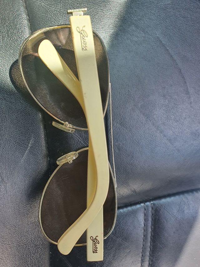 occhiali a specchio guess