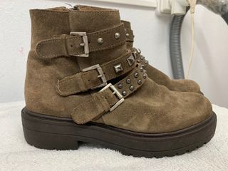 Botines marrones brownie de segunda mano por 12 EUR en Sancibrian en  WALLAPOP