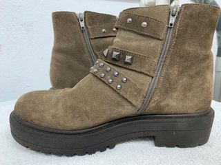 Botines marrones brownie de segunda mano por 12 EUR en Sancibrian en  WALLAPOP
