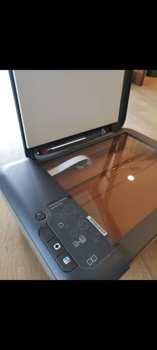Impresora Hp Deskjet 2050A de segunda mano por 30 EUR en Barcelona en  WALLAPOP