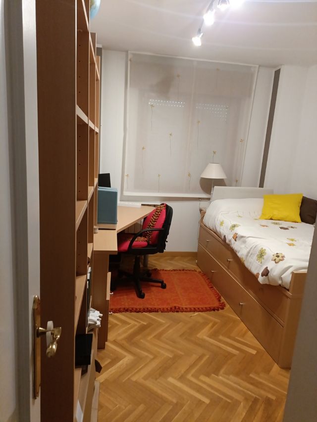 CAMA  DE 105 + Estantería+mesa