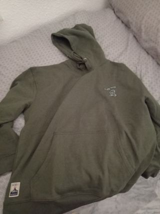 Sudadera Blue Banana sin estrenar de segunda mano por 25 EUR en Huelva en  WALLAPOP