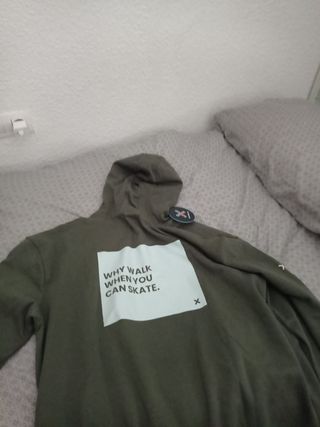 Sudadera Blue Banana sin estrenar de segunda mano por 25 EUR en Huelva en  WALLAPOP