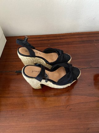 Sandalias negras lazo de segunda mano por 15 EUR en Barcelona en WALLAPOP