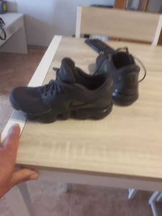 Nike vapormax de segunda mano por 35 EUR en Badalona en WALLAPOP