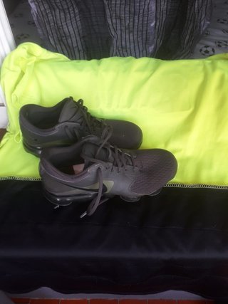 Nike vapormax de segunda mano por 35 EUR en Badalona en WALLAPOP