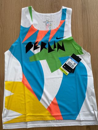 Camiseta Nike Aeroswift Berlin de segunda mano por 45 EUR en Alicante en  WALLAPOP