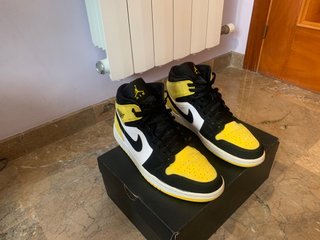 Jordan 1 Mid Yellow Toe Black de segunda mano por 100 EUR en La Llagosta en  WALLAPOP