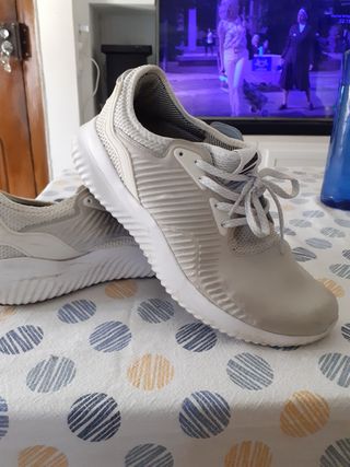 Botines adidas 42 de segunda mano por 12 EUR en Sevilla en WALLAPOP
