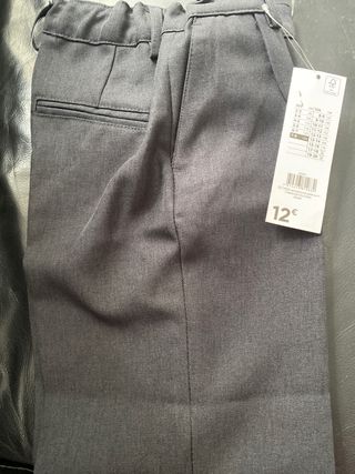 Pantalón uniforme tex carrefour 7-8 años de segunda mano por 5 EUR en  Santander en WALLAPOP