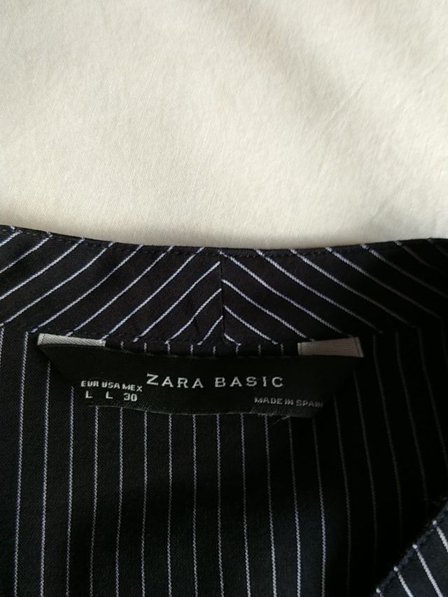 Camisa m/l negra con raya diplomática blanca