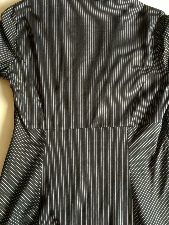 Camisa m/l negra con raya diplomática blanca