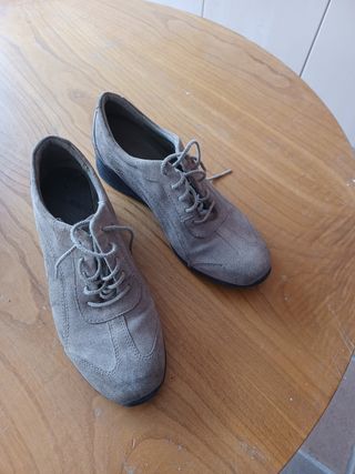 Zapatos señora marca Clarks de segunda mano por 30 EUR en Mataró en WALLAPOP