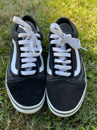Vans Old Skool cordones negro talla 38 de segunda mano por 35 EUR en A  Coruña en WALLAPOP