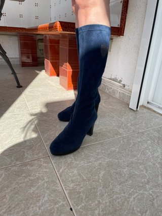 Botas de tacón azul marino de segunda mano por 20 EUR en Tarragona en  WALLAPOP
