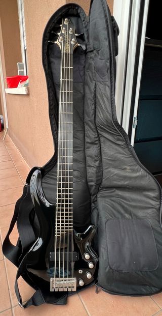 Bajo Cort Curbow 5-lpb 5 cuerdas, acabado negro de segunda mano por 250 EUR  en Premià de Mar en WALLAPOP