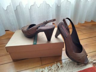 Sandalia el corte inglés, talla 40 , como nuevos de segunda mano por 10 EUR  en Bilbao en WALLAPOP
