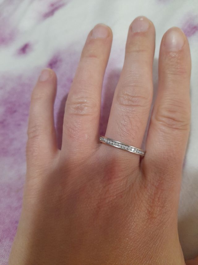 Anillo bañado en plata con circonitas