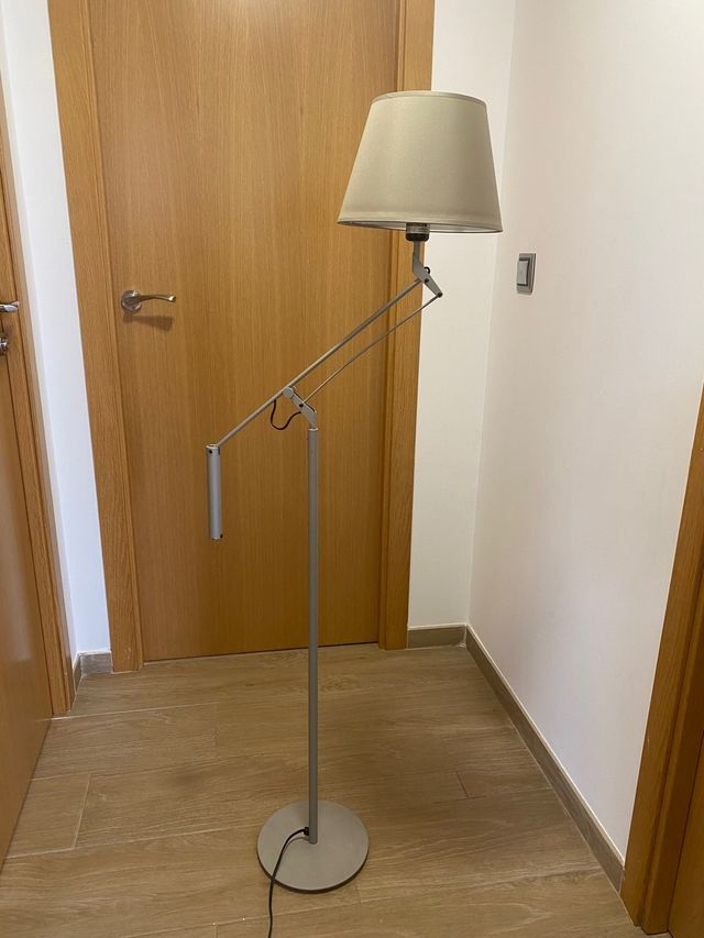 Lámpara pie Galilea Carpyen