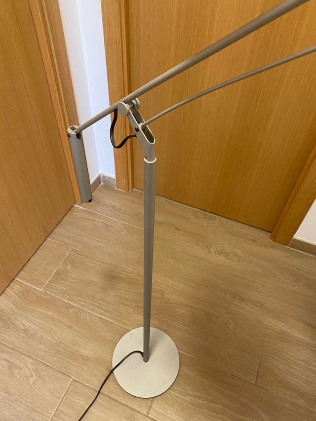 Lámpara pie Galilea Carpyen