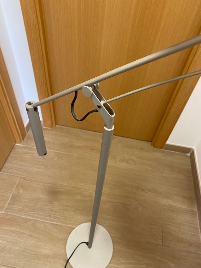 Lámpara pie Galilea Carpyen