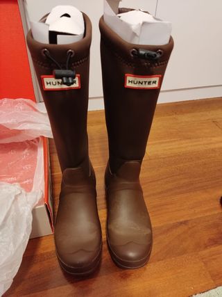 Hunter marrones neopreno de segunda mano por 25 EUR en Estartetxe en  WALLAPOP