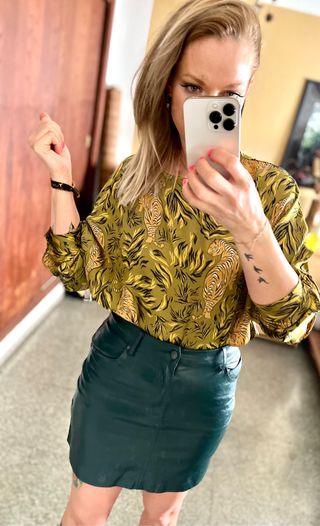 Camisa satinada * Zara * tigre-selva * falda piel de segunda mano por 14  EUR en Palma de Mallorca en WALLAPOP