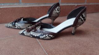 Zapato pitón Zara, 37 de segunda mano por 14,99 EUR en Gijón en WALLAPOP