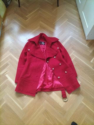 Abrigo rojo Bimba y Lola talla S. de segunda mano por 15 EUR en Madrid en  WALLAPOP