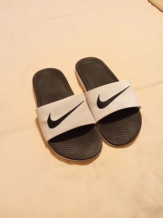 Chanclas Nike talla 36 de segunda mano por 5 EUR en Barcelona en WALLAPOP