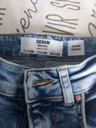 Pantalon Vaquero hombre Bershka de segunda mano por 25 EUR en Fuenlabrada  en WALLAPOP