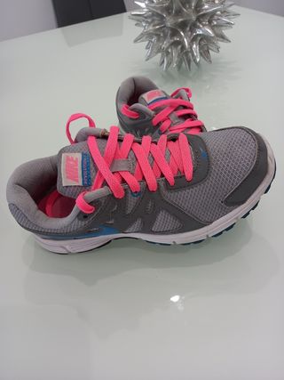 Zapatillas Nike talla 38.5 de segunda mano por 20 EUR en San Sebastián de  Los Reyes en WALLAPOP