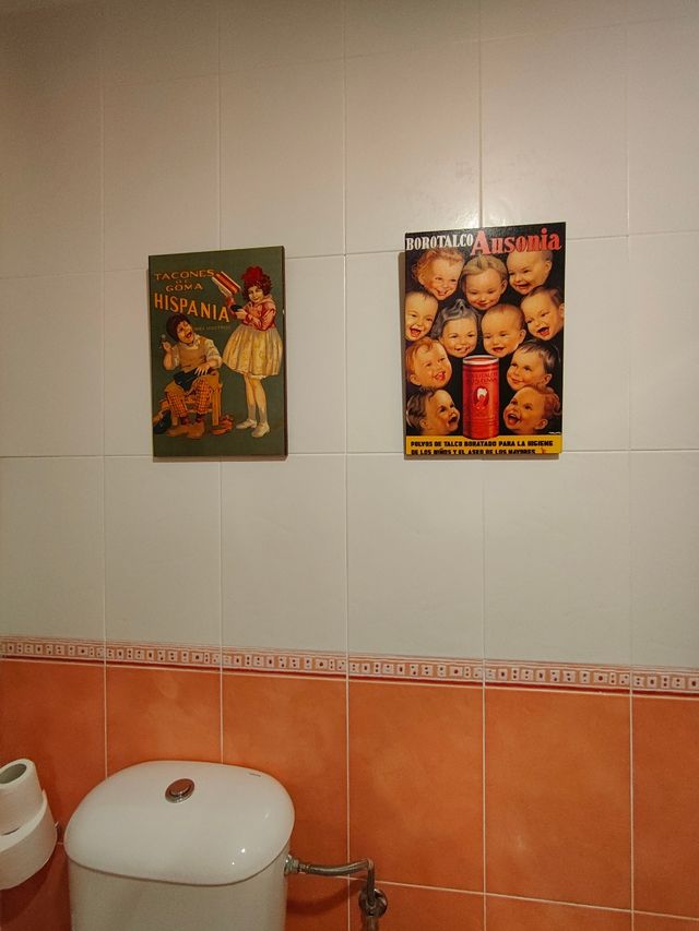 Cuadros con ilustraciones de anuncios antiguos