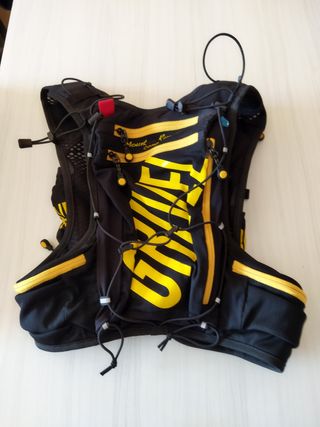 Mochila trail running 5l de segunda mano por 40 EUR en Tarragona en WALLAPOP