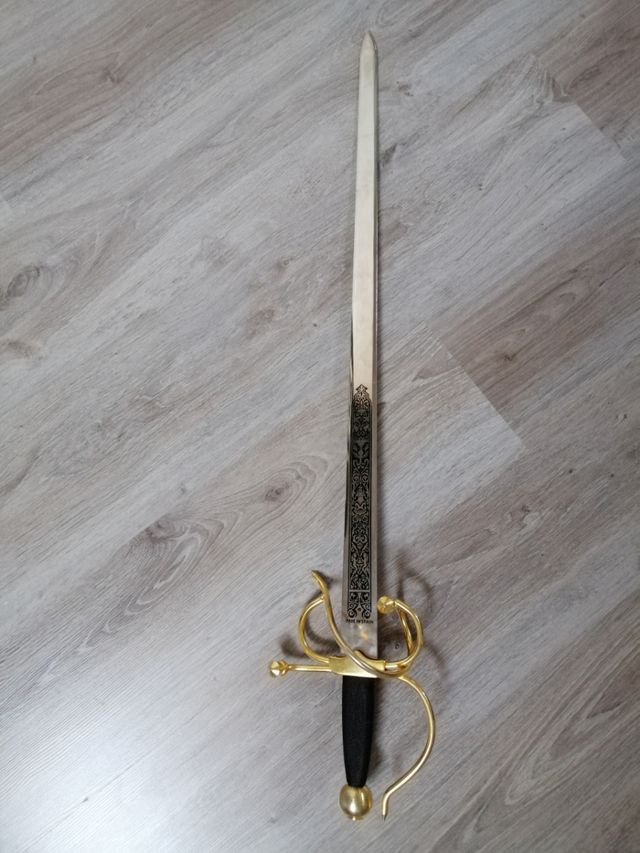 Espada decorativa sin filo