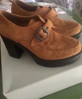 Zapatos cerrados mujer -talla 36 de segunda mano por 10 EUR en Peñalsordo  en WALLAPOP