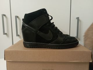 Zapatillas piel Nike, con cuña interior. N 36 de segunda mano por 16 EUR en  Vilanova de Arousa en WALLAPOP
