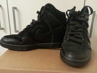 Zapatillas piel Nike, con cuña interior. N 36 de segunda mano por 16 EUR en  Vilanova de Arousa en WALLAPOP