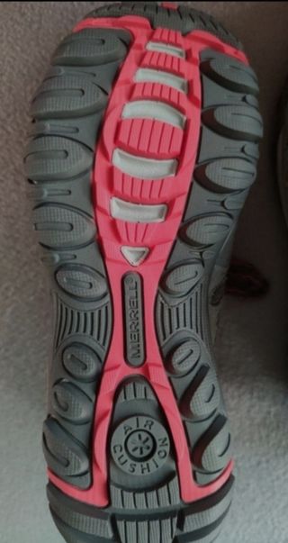 Zapatillas de trekking\\/montaña MERRELL mujer T-37 de segunda mano por 45  EUR en Madrid en WALLAPOP