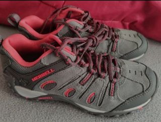 Zapatillas de trekking\\/montaña MERRELL mujer T-37 de segunda mano por 45  EUR en Madrid en WALLAPOP