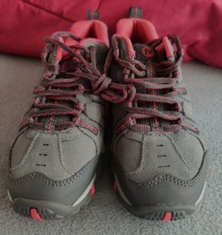 Zapatillas de trekking\\/montaña MERRELL mujer T-37 de segunda mano por 45  EUR en Madrid en WALLAPOP