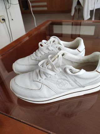 Zapatillas blancas Massimo Dutti de segunda mano por 20 EUR en Benidorm en  WALLAPOP