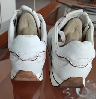 Zapatillas blancas Massimo Dutti de segunda mano por 20 EUR en Benidorm en  WALLAPOP
