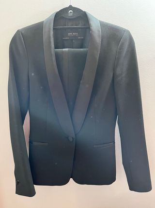 Traje Smoking Zara de segunda mano por 49 EUR en Logroño en WALLAPOP