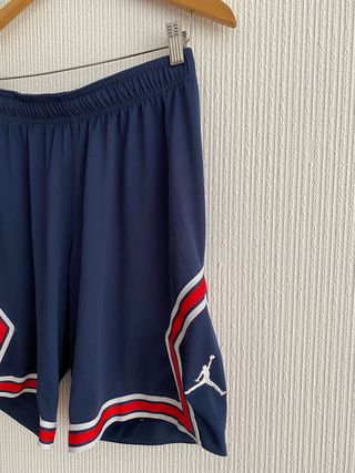 Pantalón corto PSG jordan talla S de segunda mano por 25 EUR en  Donostia-San Sebastián en WALLAPOP